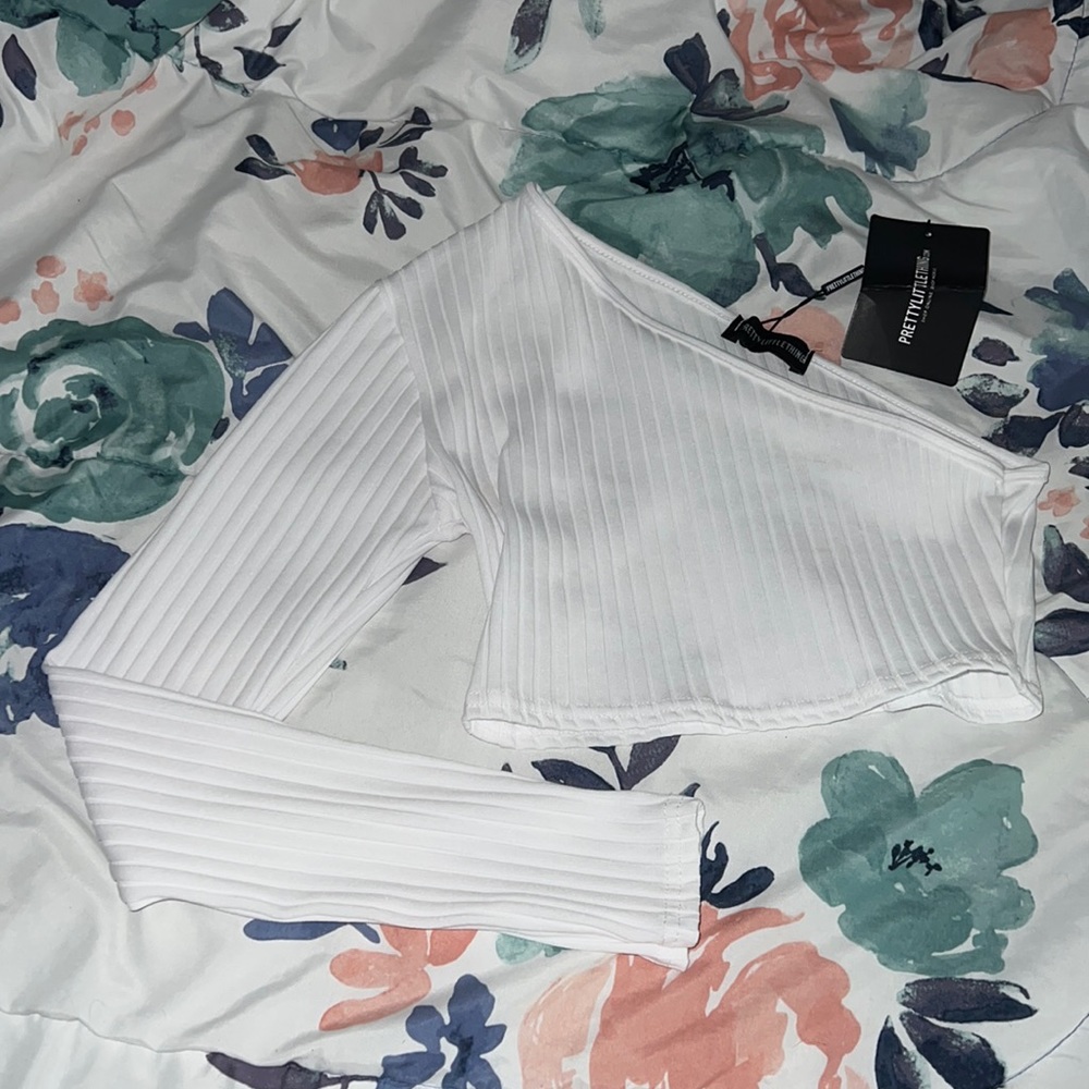White Pretty Little Thing Cropped Top